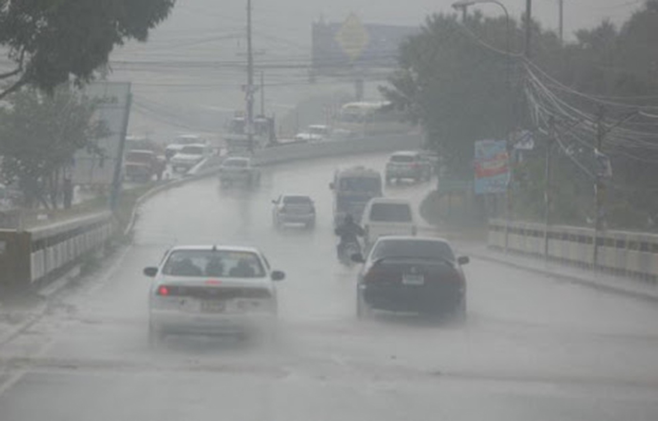 Imagen Principal de Nota: Lluvias con actividad eléctrica afectarán a estas regiones de Honduras por unas 48 horas