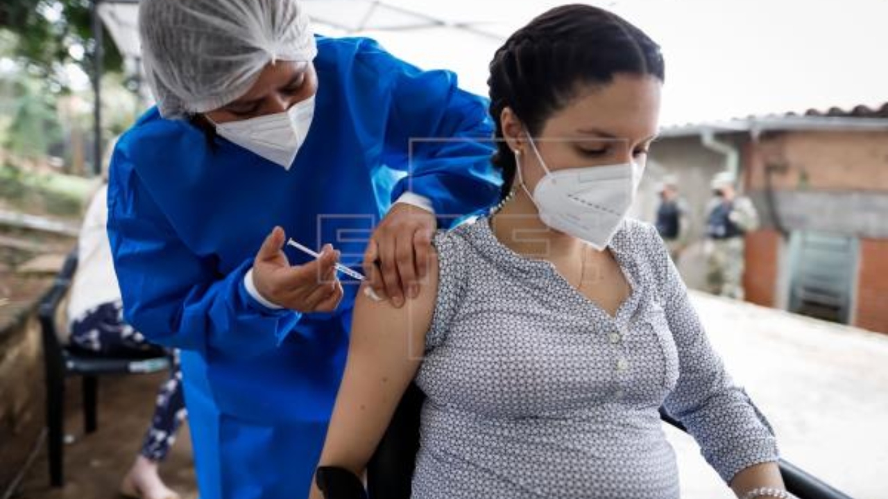 Imagen Principal de Nota: Hondureñas embarazadas serán vacunadas contra el covid