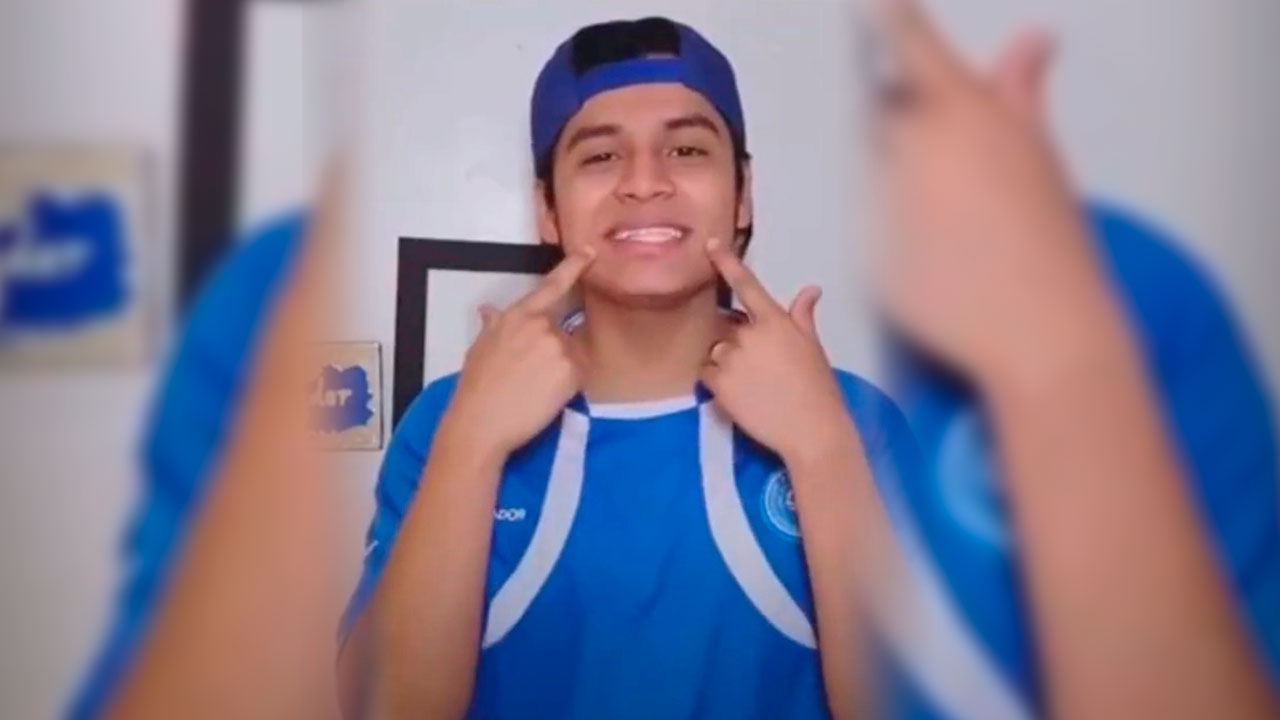 Imagen Principal de Nota: Salvadoreño sorprende en TikTok al dedicarle un hermoso poema a Honduras
