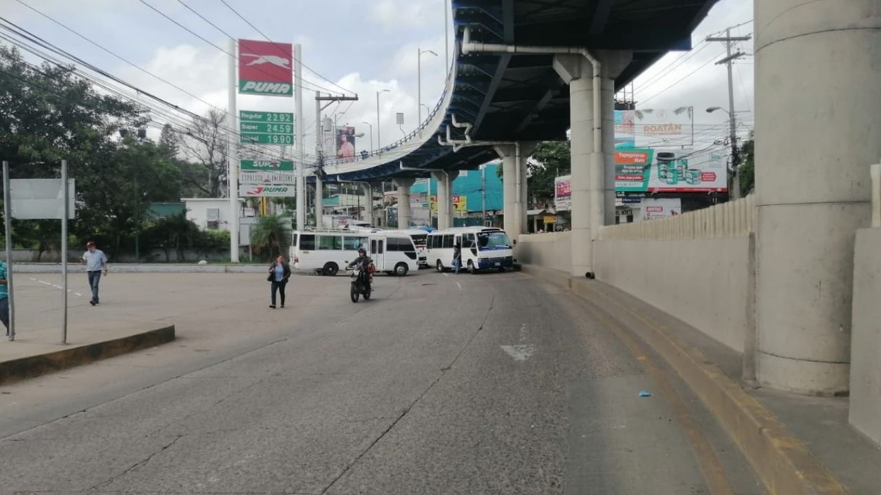 Imagen de ¡No hay paso! Zonas de Tegucigalpa bloqueadas por la toma de transportistas