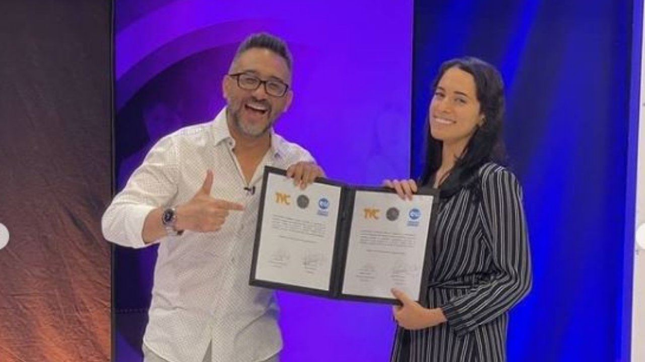 Imagen Principal de Nota: Televicentro y Emisoras Unidas firman convenio con producción de ¿Dónde Está La Cigüeña?