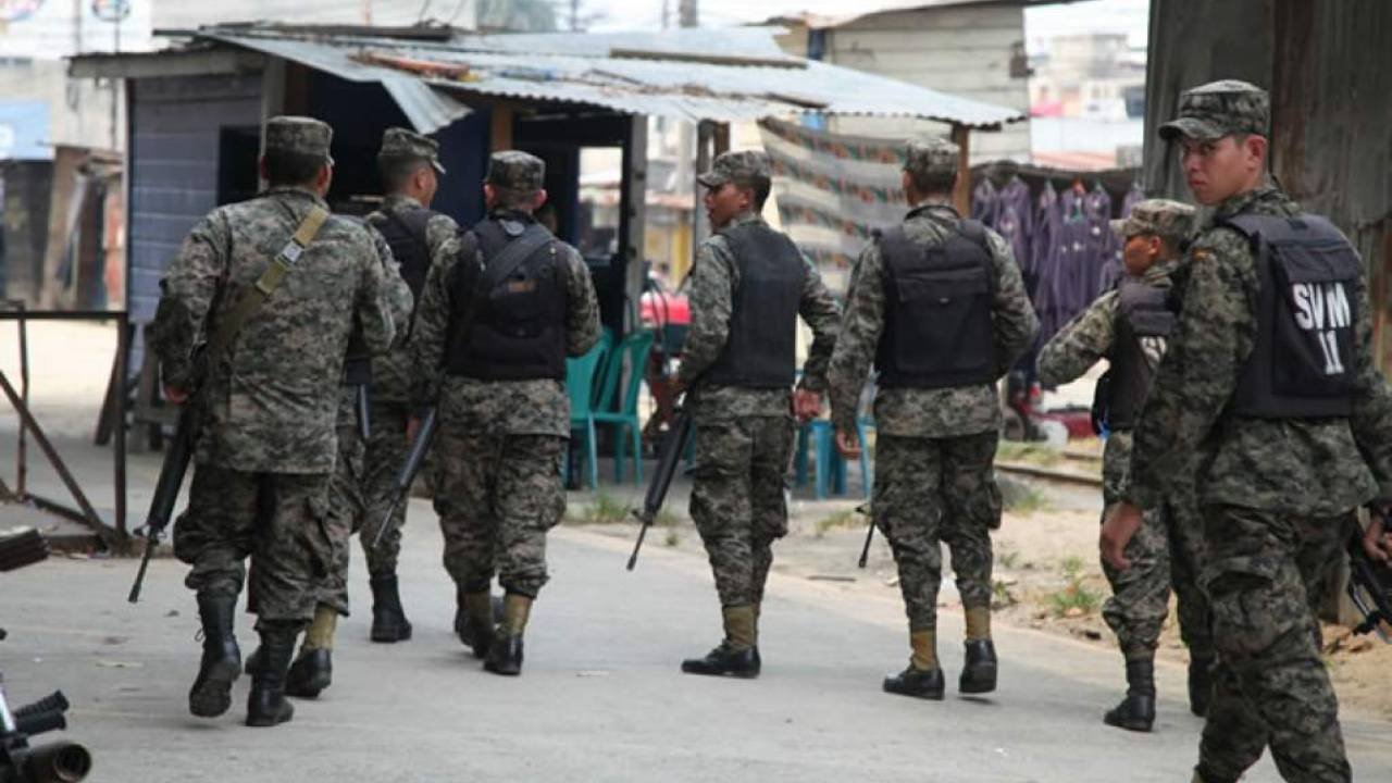 Imagen Principal de Nota: Militares cerrarán barrios y colonias a partir de este miércoles.