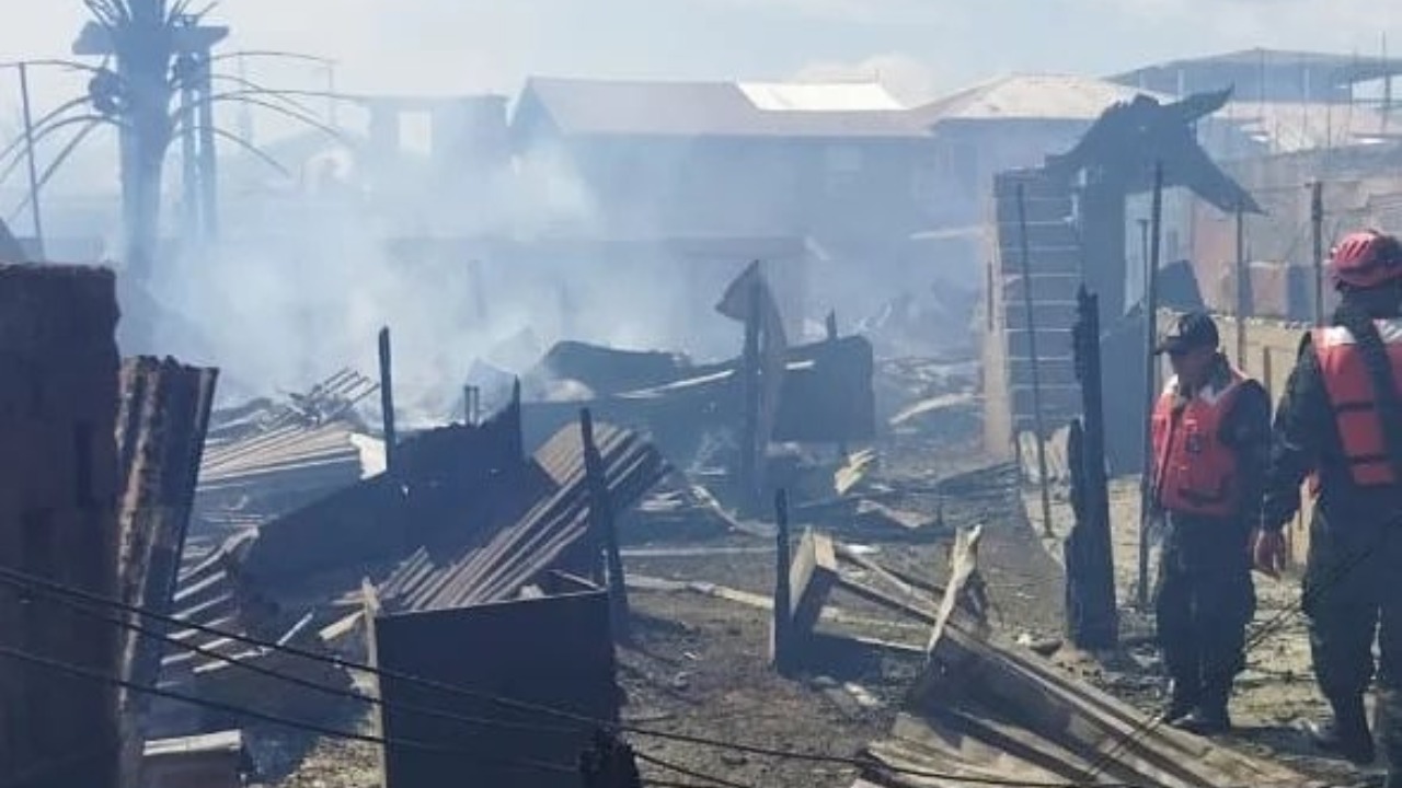 Imagen Principal de Nota: Instalarán puesto de vacunación en Guanaja para evitar contagio masivo de covid tras incendio