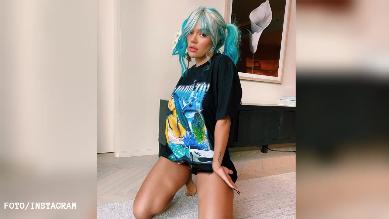 Imagen de Karol G sube la temperatura en Instagram posando en atrevido bikini desde la playa