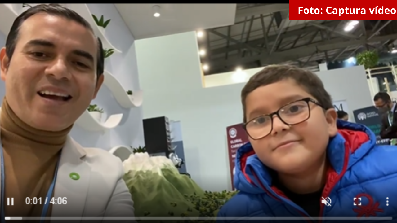 Imagen Principal de Nota: Hondureño César Quintanilla conversa en Glasgow con Francisco Vera, el niño colombiano de 12 años líder en cambio climático