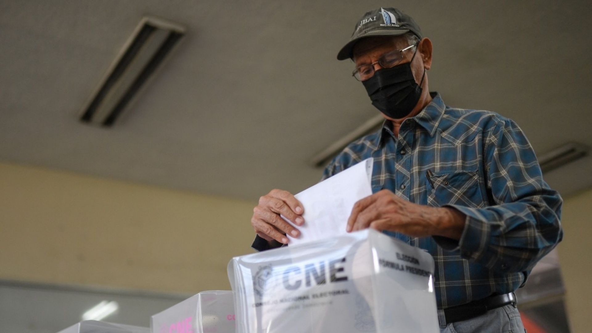 Imagen Principal de Nota: Hondureños aún tienen tiempo para acudir a las urnas a ejercer el sufragio
