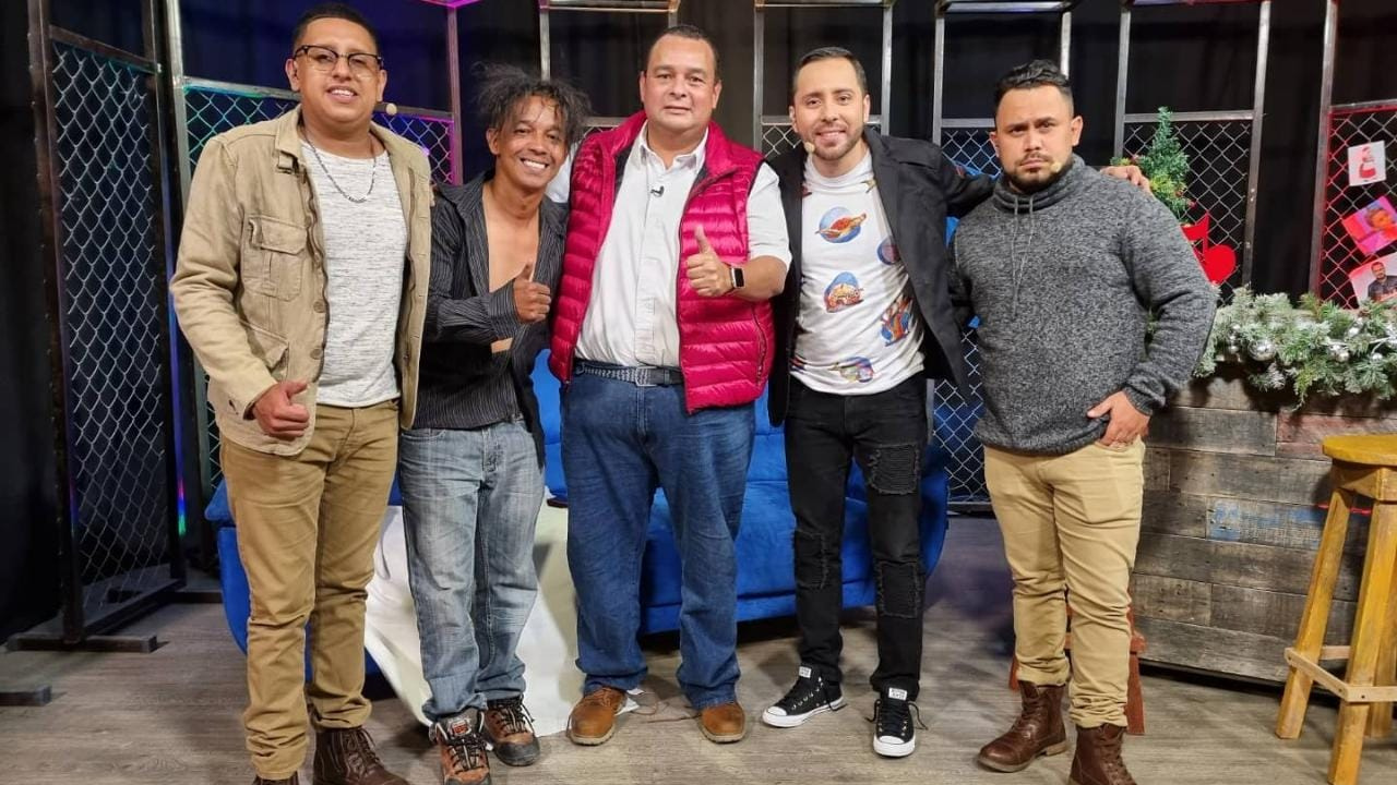 Imagen de El Inquilino: Jorge Aldana llega a Los del Cuarto y se quita los zapatos; mira quién se atrevió a ponérselos