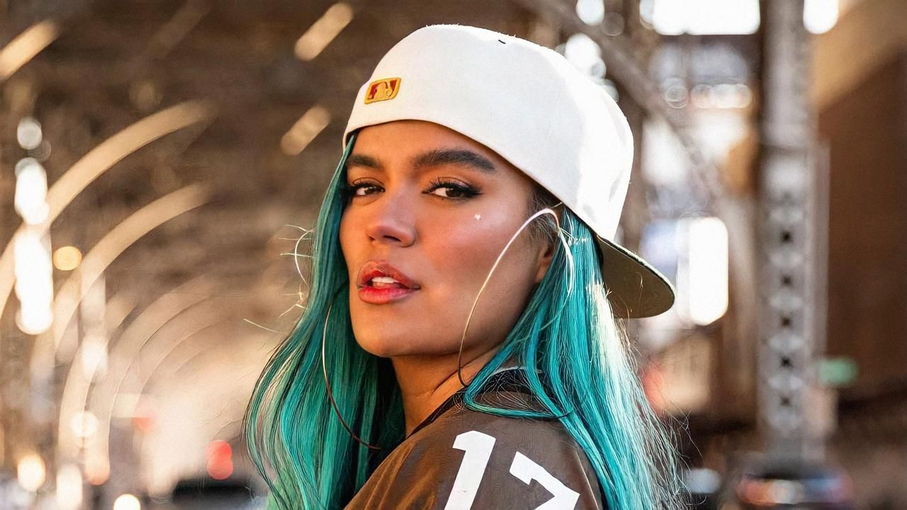 Imagen de Karol G causa furor entre sus fans con vídeo de fiesta con una de sus bailarinas