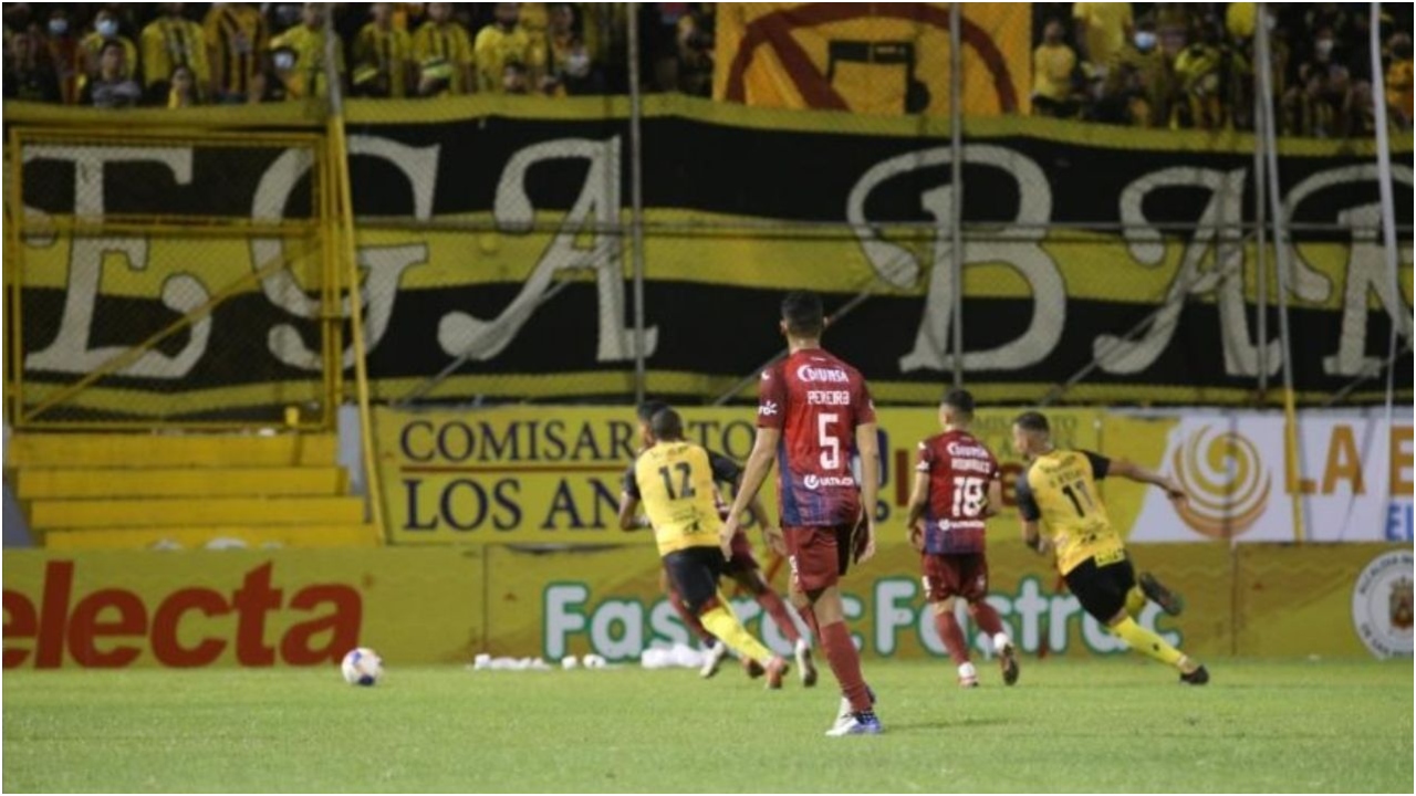 Imagen Principal de Nota: Real España descarriló a Motagua y se instala en una final de Liga Nacional