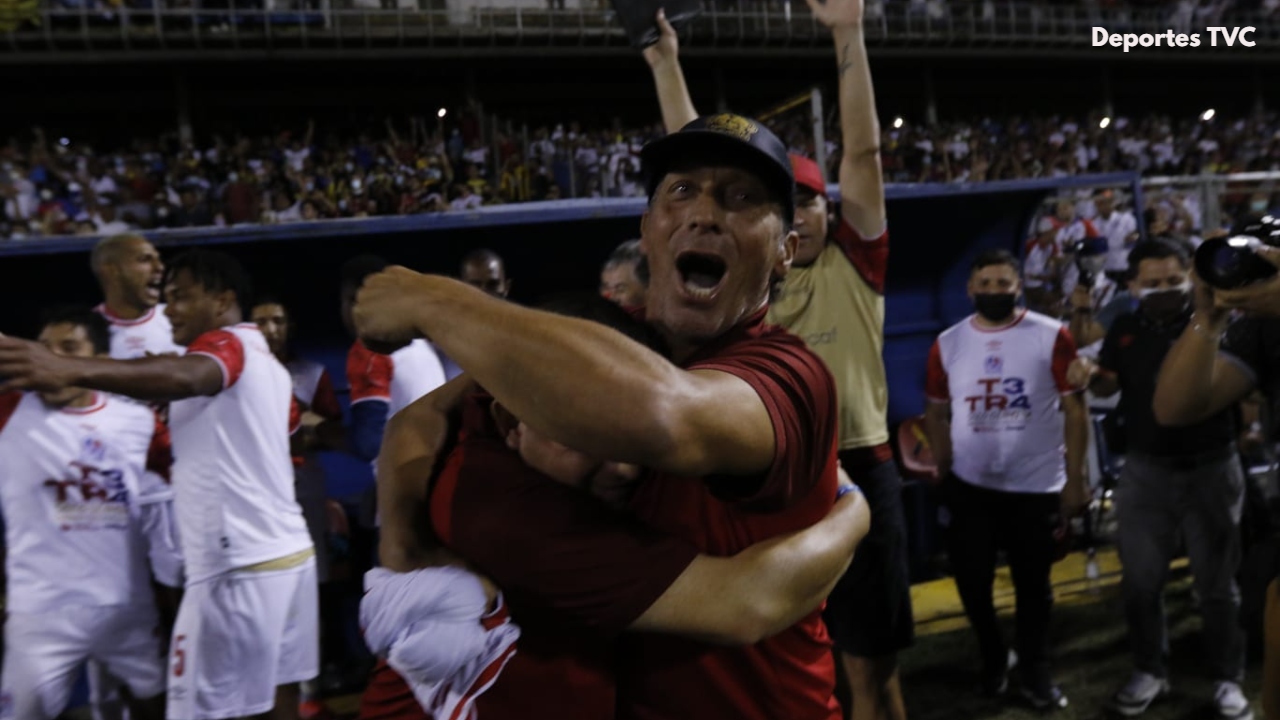 Imagen Principal de Nota: ¡Blanca Navidad! Olimpia se corona campeón del Apertura 2021