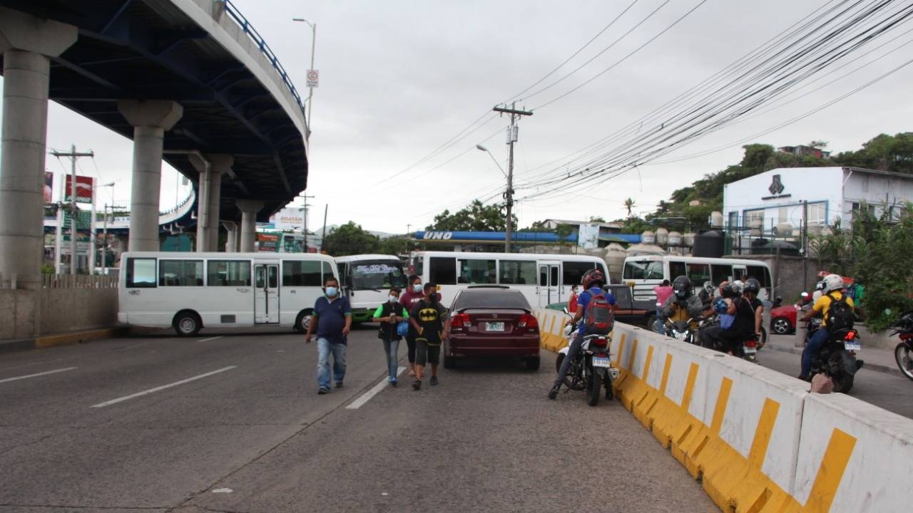 Imagen Principal de Nota: Transportistas hondureños confirman paro para este viernes en Tegucigalpa
