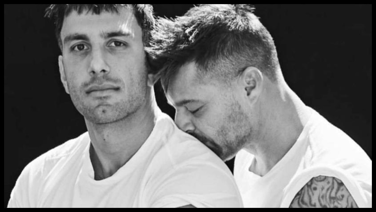 Imagen de Captan íntimo momento de Ricky Martin junto a su esposo en un balcón