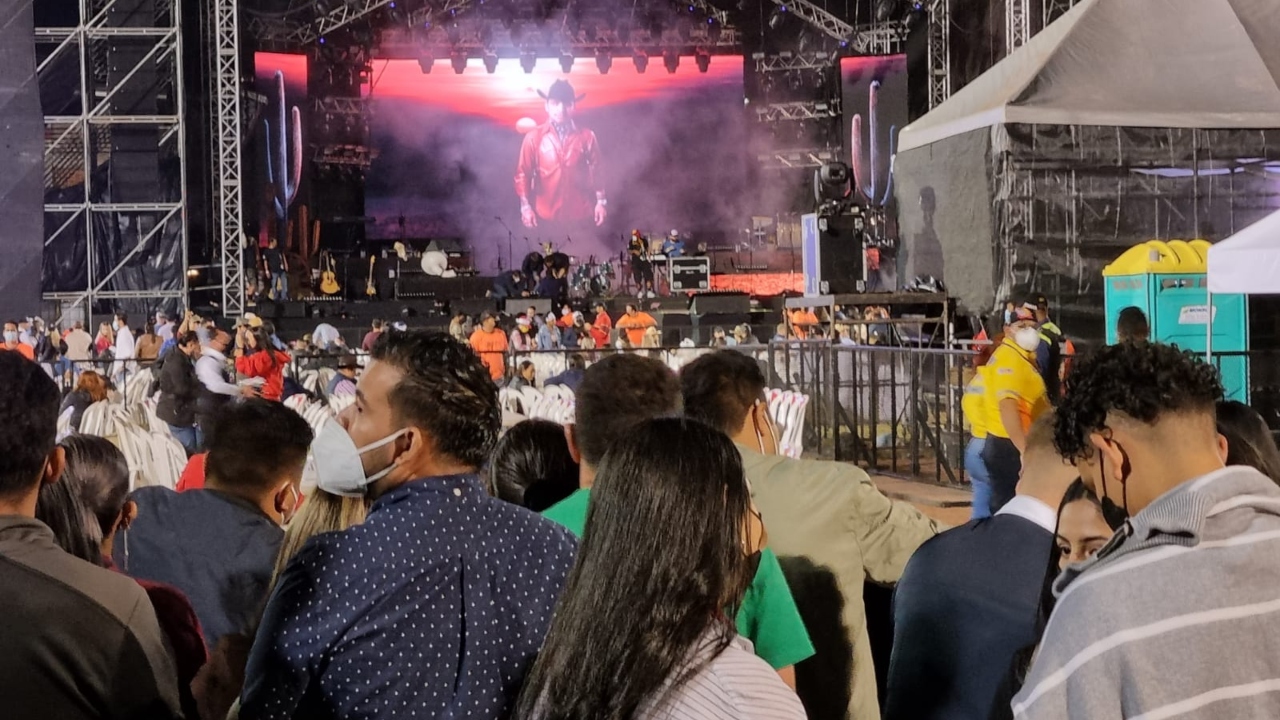 Imagen de Fotos: Este es el ambiente que viven hondureños en el concierto de Christian Nodal