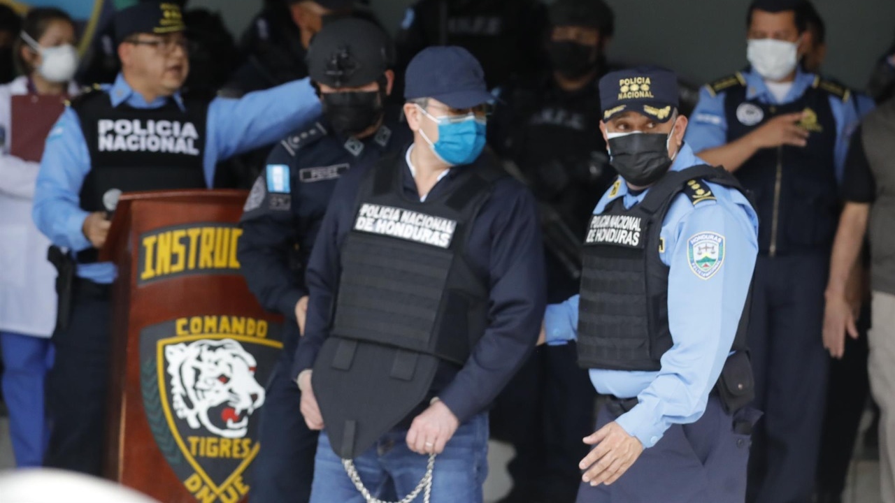 Imagen de Capturan al expresidente hondureño Juan Orlando Hernández, solicitado en extradición