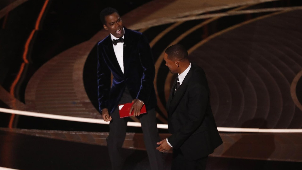 Imagen Principal de Nota: Chris Rock rompe el silencio sobre bofetada de Will Smith y la Academia evalúa acciones