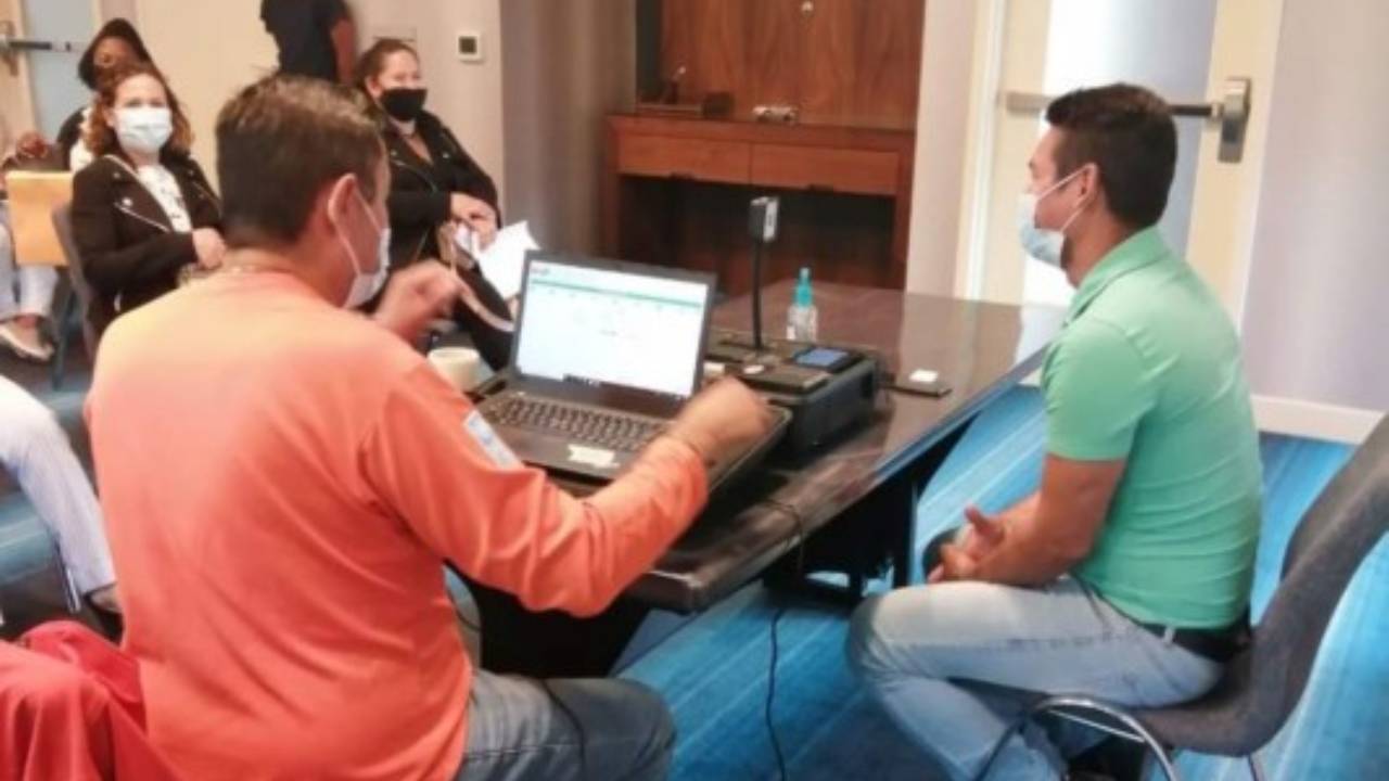 Imagen Principal de Nota: Fijan fecha para inicio de enrolamiento de nuevo DNI a hondureños en EE. UU., anuncia el RNP