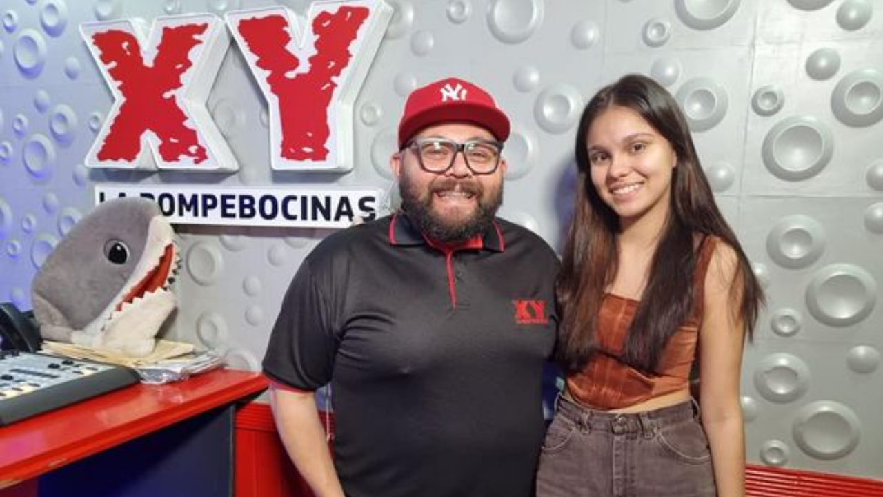 Imagen Principal de Nota: Un éxito total fue el podcast: 'Vivir Una Vida Solo Para Las Redes' junto a la influencer Adriana Torres