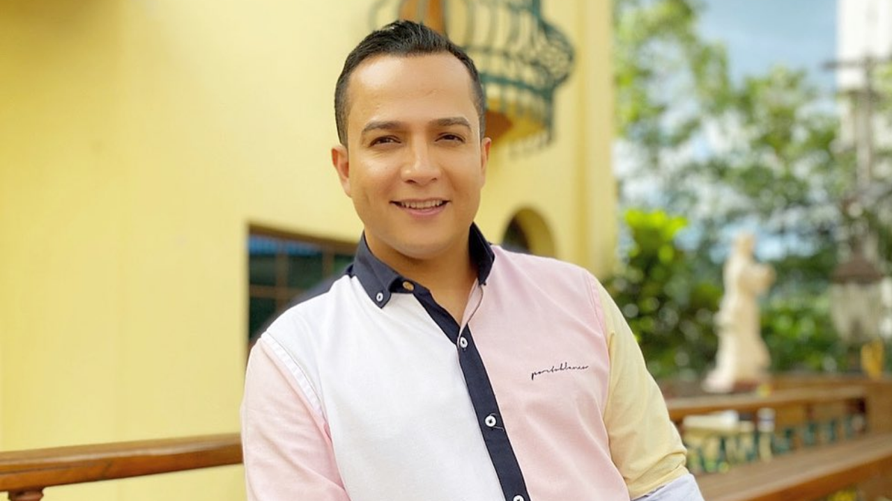 Imagen de Erik Chavarría  cautiva en las redes al posar en sexy bañador