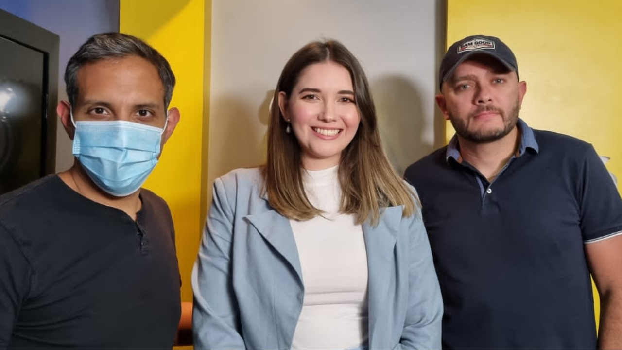 Imagen Principal de Nota: Con éxito se realizó el cuarto podcast: 'Me di cuenta por las redes sociales'