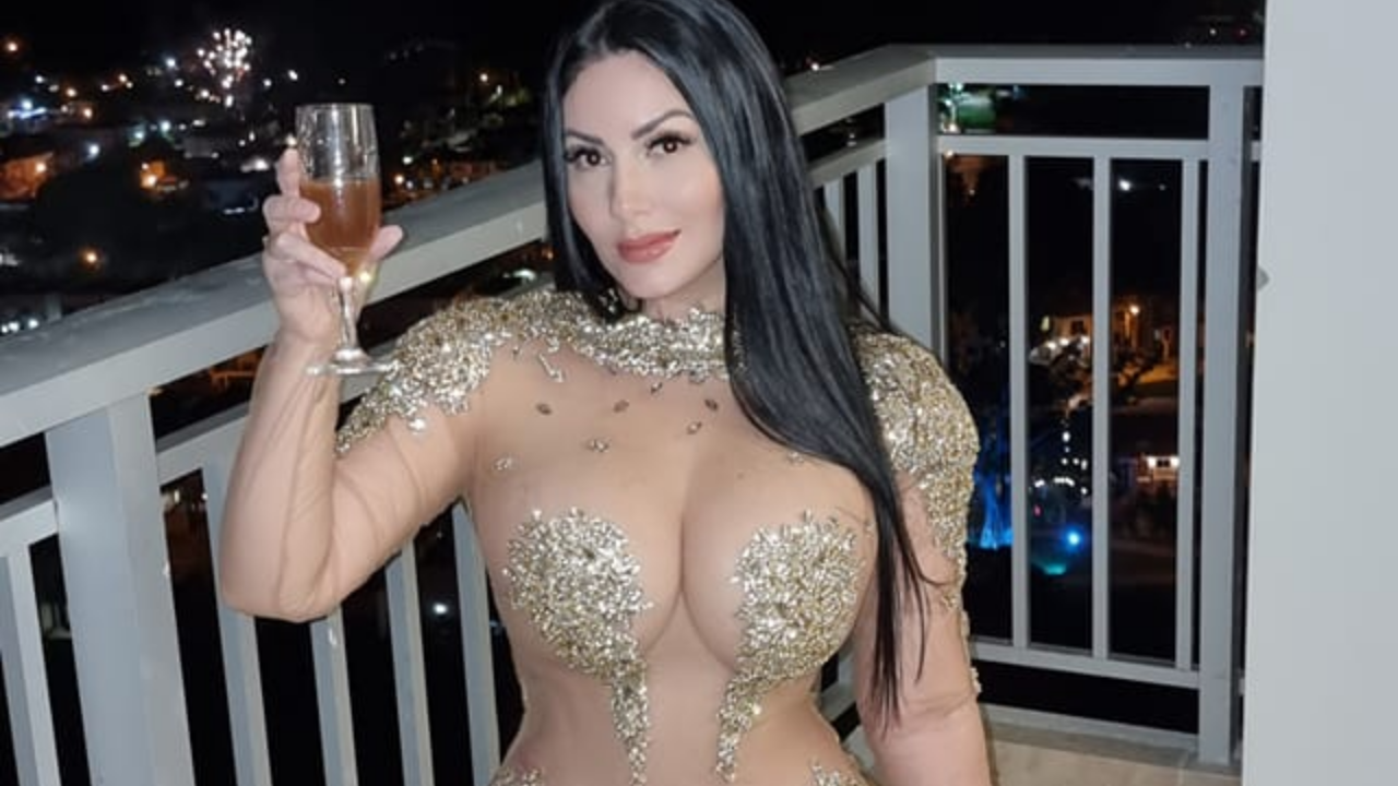 Imagen de Ariana Herchi eleva la temperatura con candente vídeo para celebrar su cumpleaños