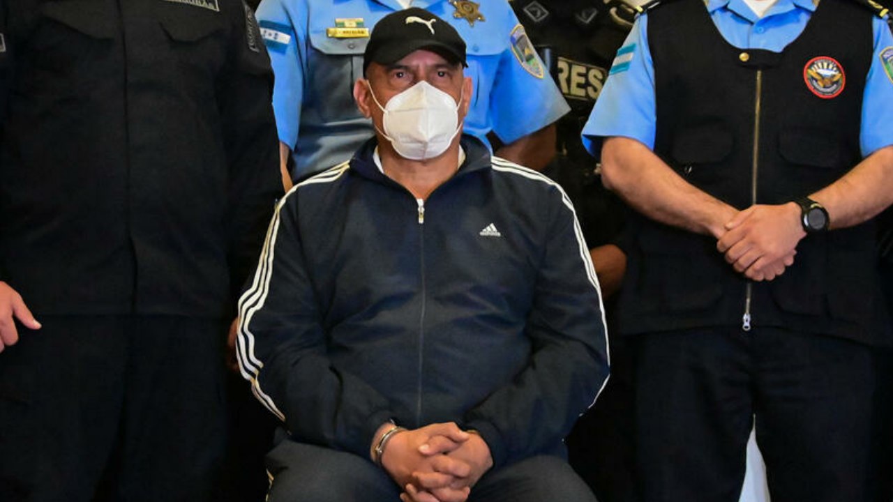 Imagen Principal de Nota: Confirman fecha en que avión de la DEA vendrá por 'El Tigre' Bonilla para llevarlo a Estados Unidos