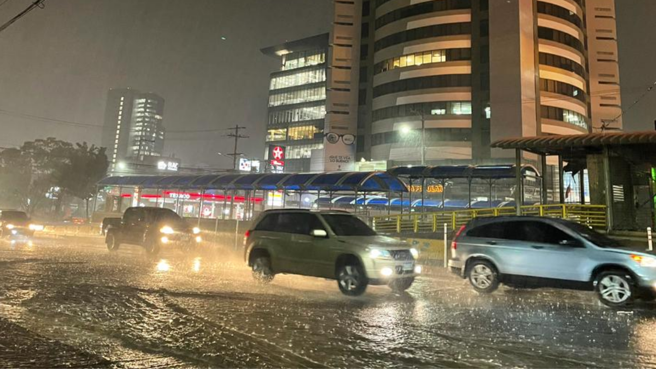 Imagen Principal de Nota: Fuertes lluvias seguirán por tres días debido a ingreso de onda tropical