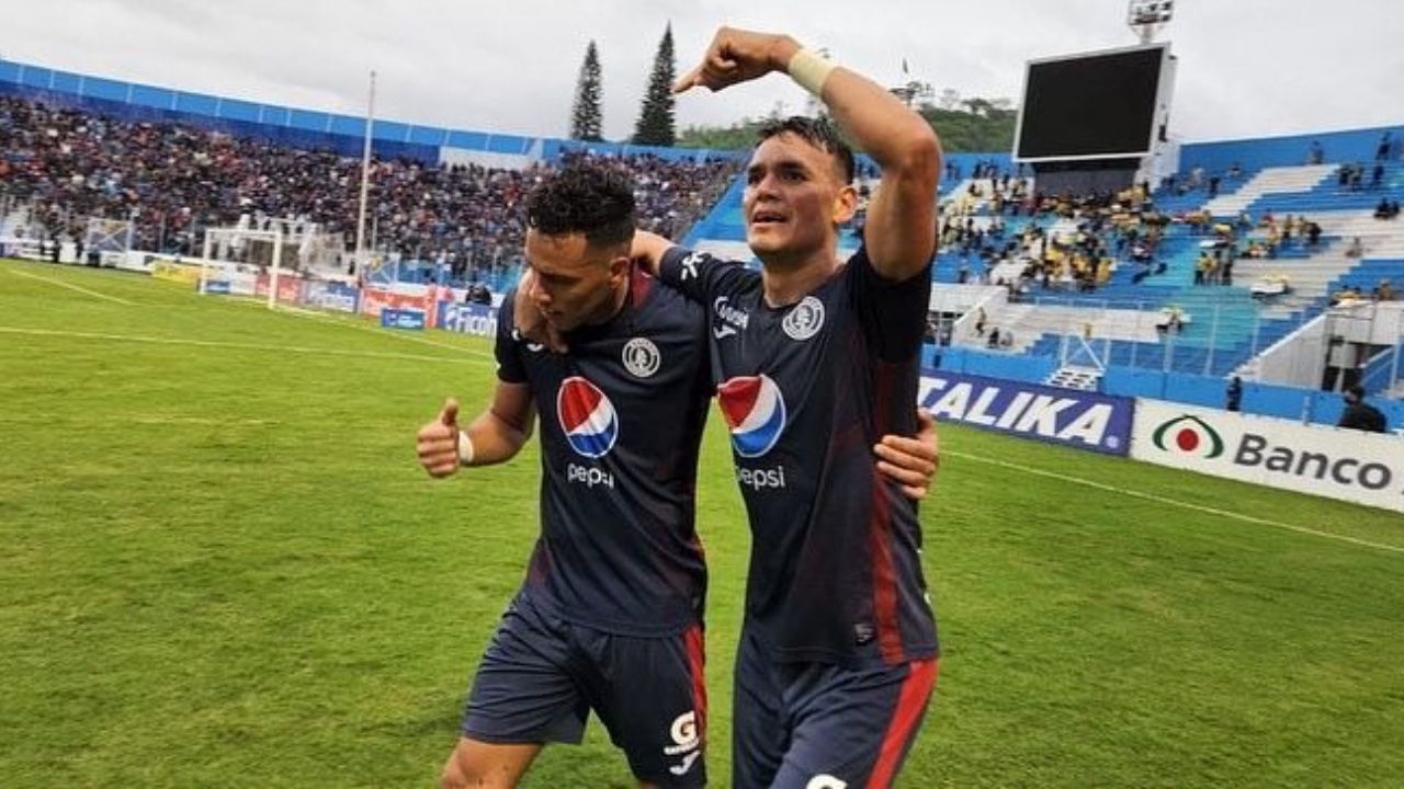Imagen Principal de Nota: Motagua acaricia el título en Honduras al golear 3-0 al Real España