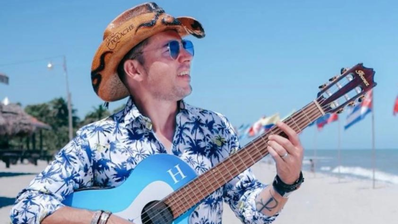 Imagen Principal de Nota: La tajante respuesta de Polache a joven que le pidió una canción de venganza para su ex