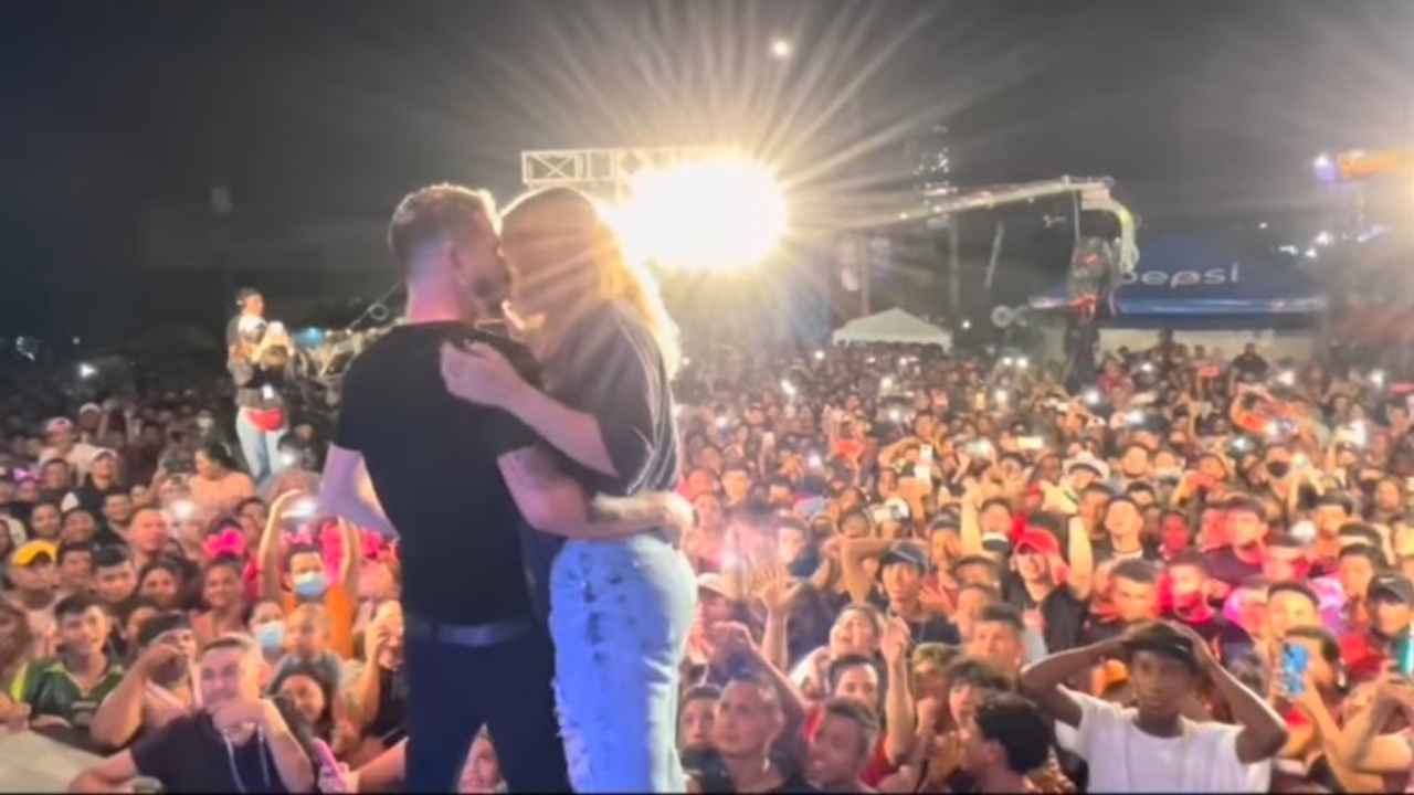 Imagen Principal de Nota: 'Fue el beso de la buena suerte': Mr. JC. reacciona al beso de Jennifer Fúnes