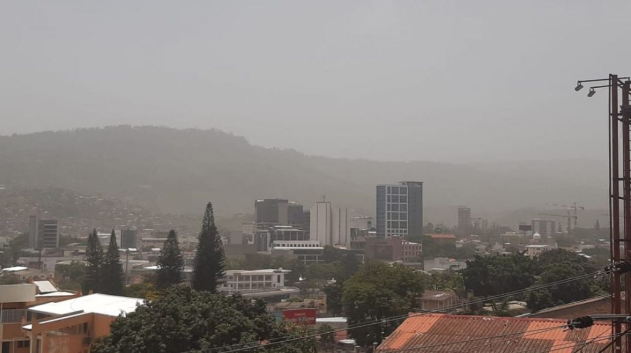 Imagen Principal de Nota: Polvo del Sáhara  y onda tropical seguirá afectando a los hondureños este fin de semana