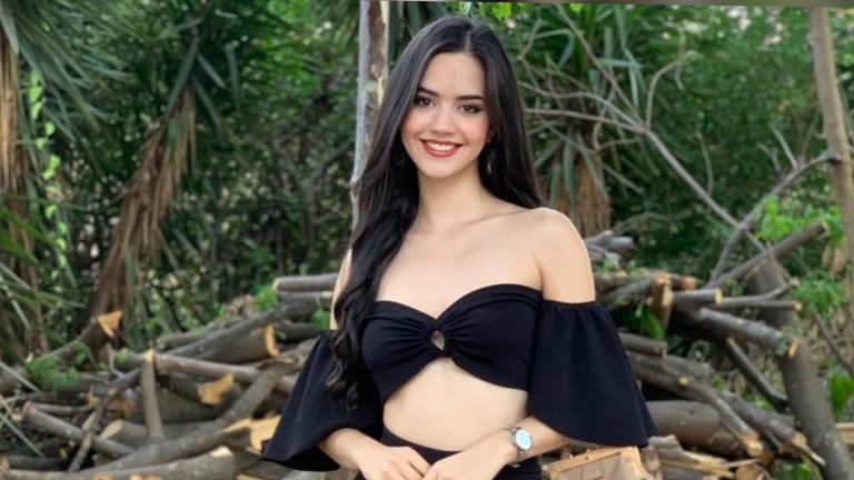 Imagen Principal de Nota: Zuheilyn Clemente enamora a sus seguidores al vestirse y bailar como Selena  Quintanilla