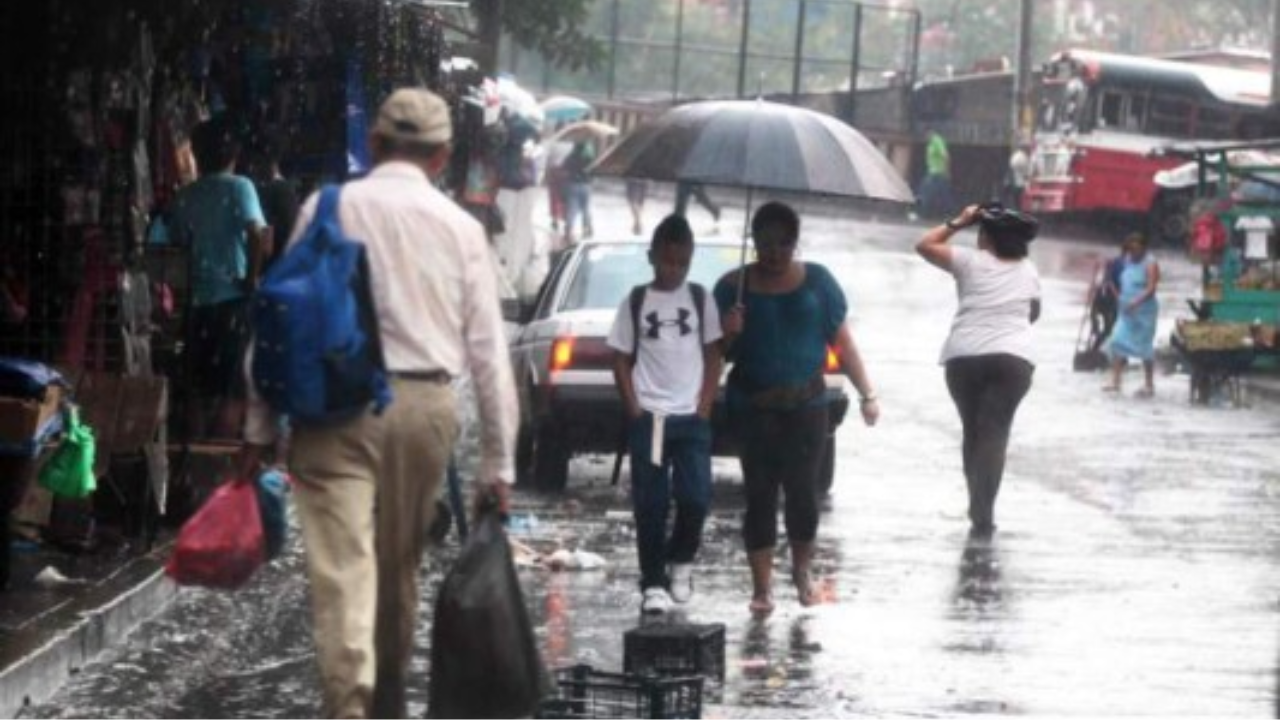 Imagen Principal de Nota: Formación de onda tropical causará lluvias en la mayor parte del territorio hondureño
