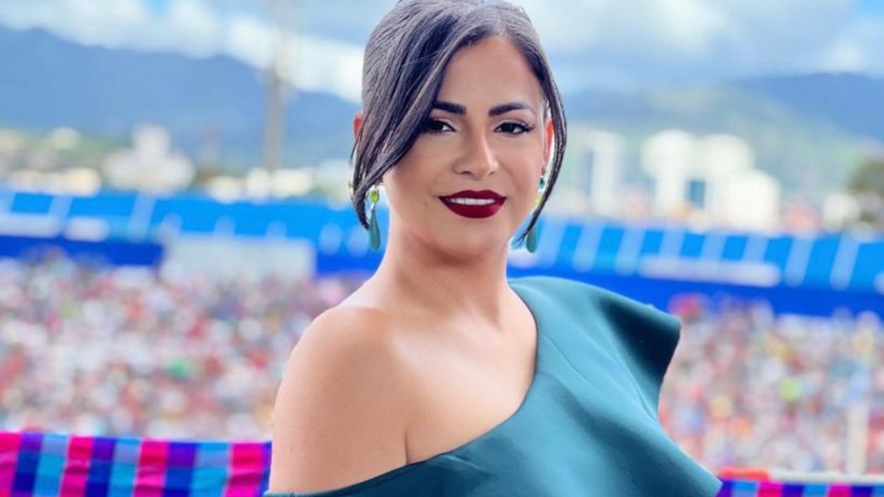 Imagen Principal de Nota: Samantha Velásquez muestra sus dotes de canto al ritmo de Selena
