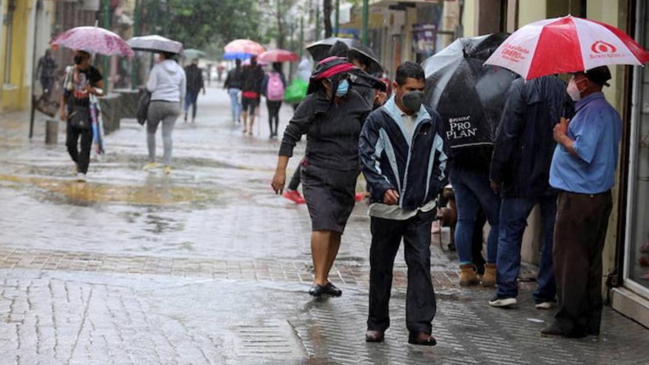 Imagen Principal de Nota: Pronostican lluvias con actividad eléctrica sobre estas regiones de Honduras por nubosidad de Julia