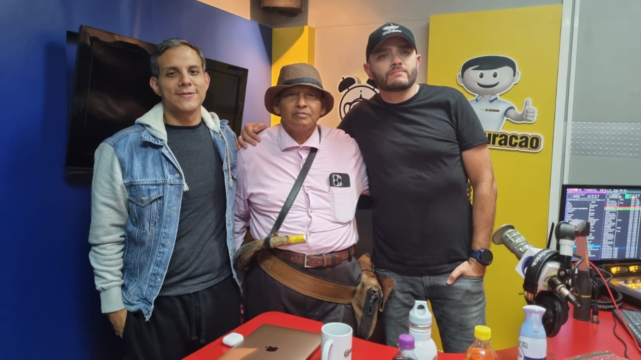 Imagen de Apóstol Santiago Zúniga realiza polémica oración dirigida a los 'pecadores' en las 31 Horas del Té