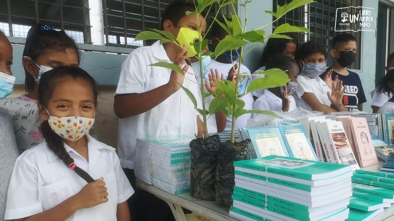 Imagen Principal de Nota: 'Un libro, Un Árbol, Un Niño' llega con mucha alegría a Tela