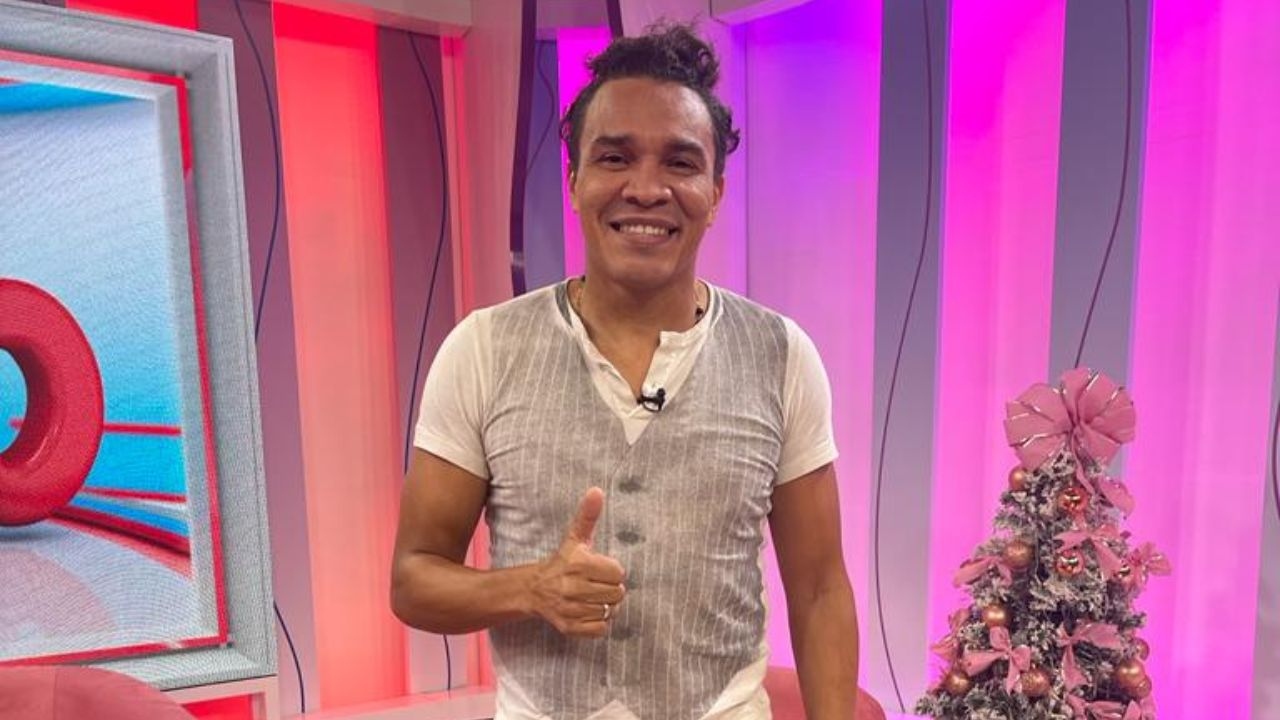 Imagen Principal de Nota: Rambo de León se confiesa en 'El Hilo' y habla de la vez que se mostró en ropa interior