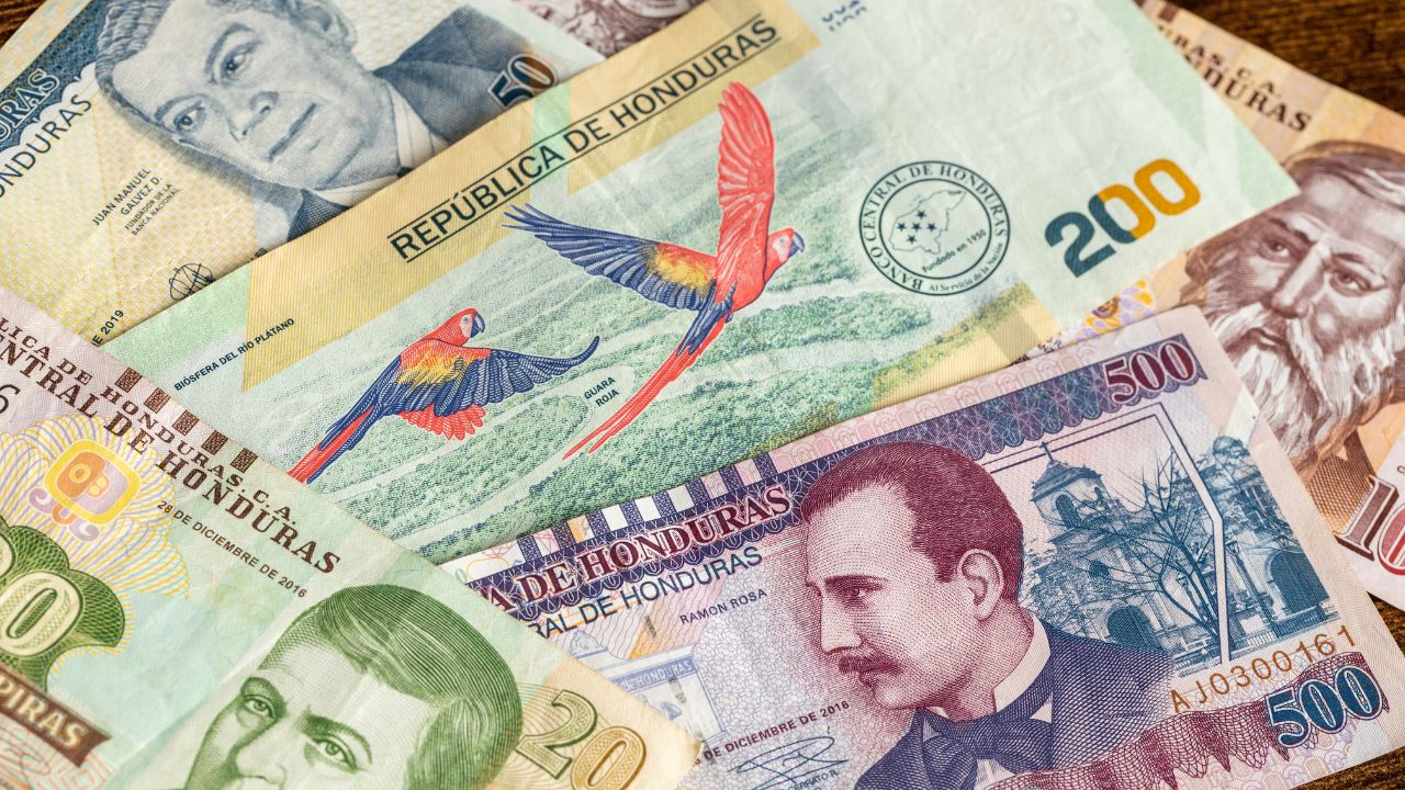 Imagen Principal de Nota: ¿Cómo se puede cambiar un billete dañado en Honduras? Estas son las condiciones