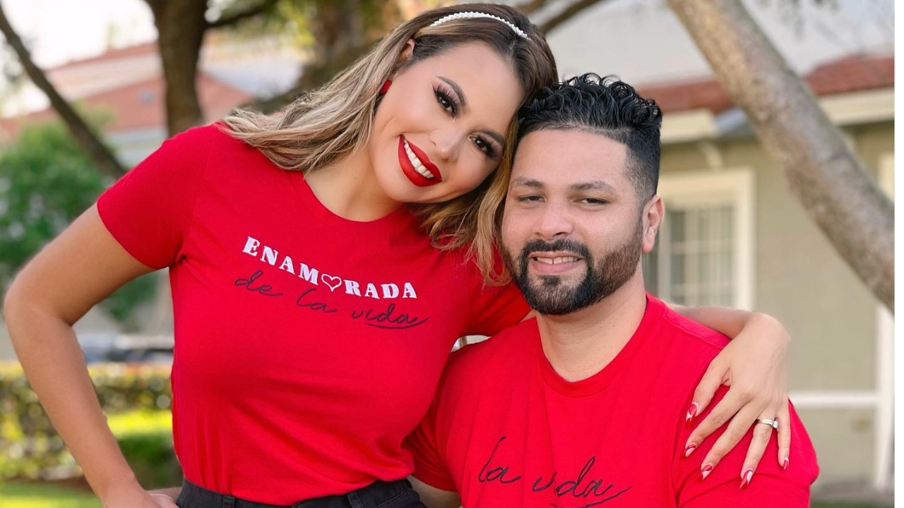 Imagen de 'Lipstickfables' defiende a su esposo y manda a estudiar inglés a quienes lo critican