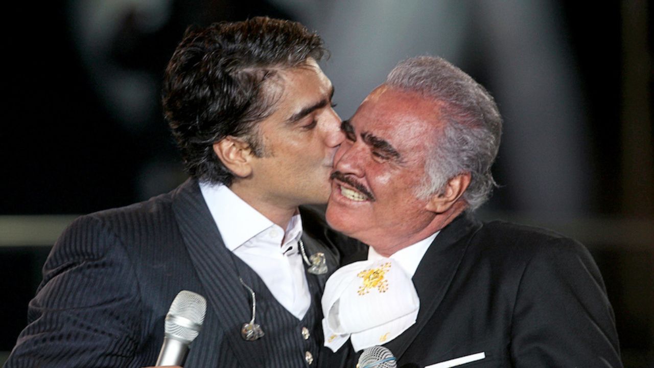 Imagen Principal de Nota: 'Fue una agonía': El Potrillo relata cómo los últimos días de vida de Vicente Fernández