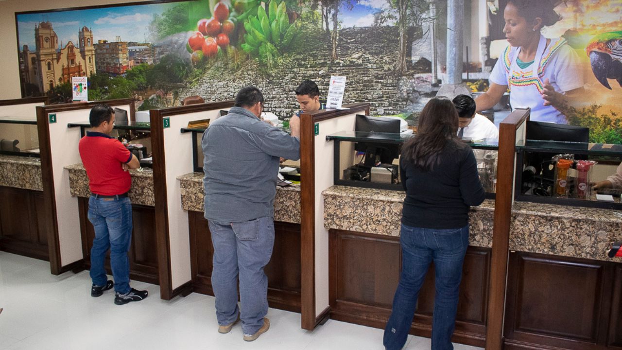 Imagen Principal de Nota: Horarios en que atenderán los bancos en Honduras durante Semana Santa
