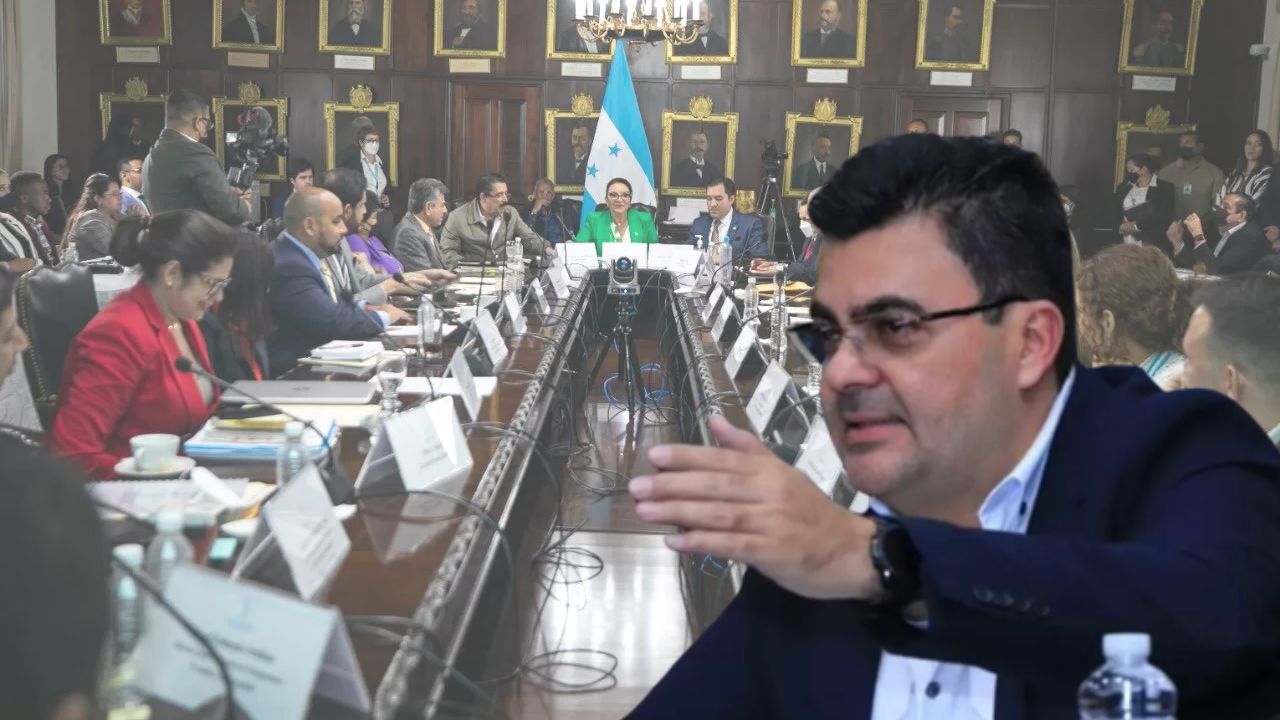 Imagen Principal de Nota: Xiomara Castro pidió renuncia de todos los ministros de su gabinete