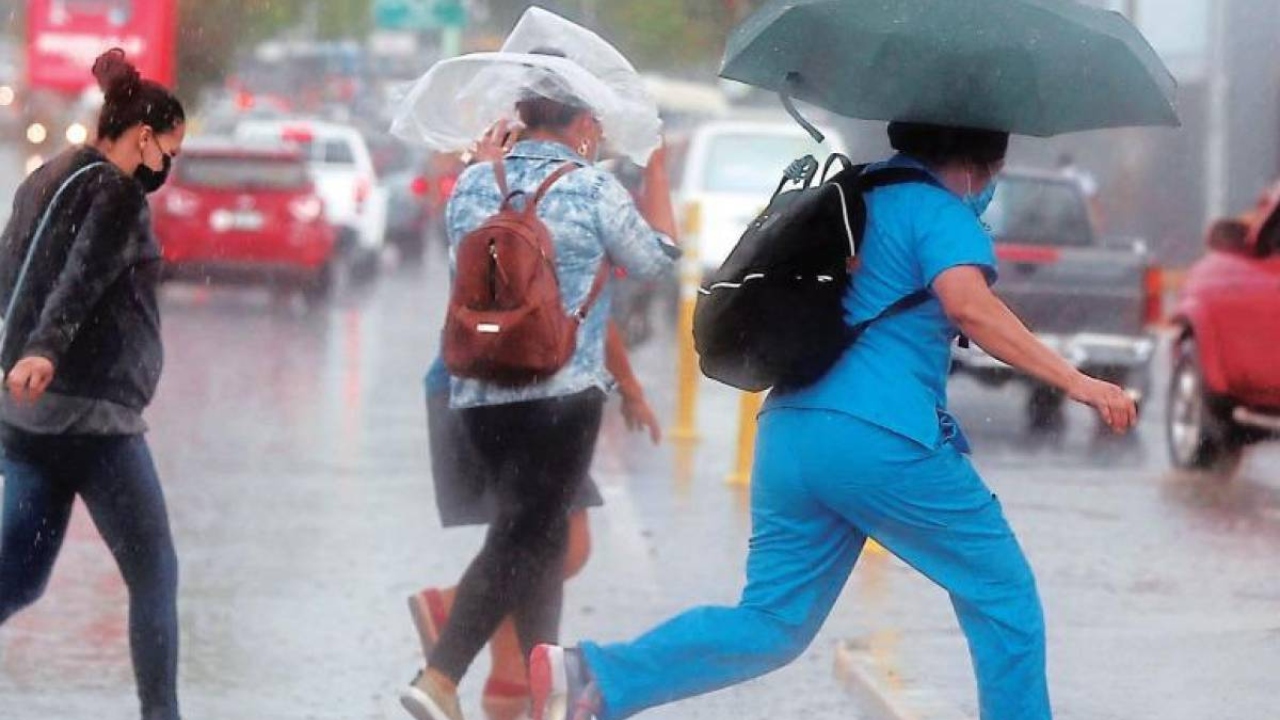 Imagen Principal de Nota: ¡No guarde el paraguas! Fuertes lluvias continuarán este miércoles en estas zonas de Honduras