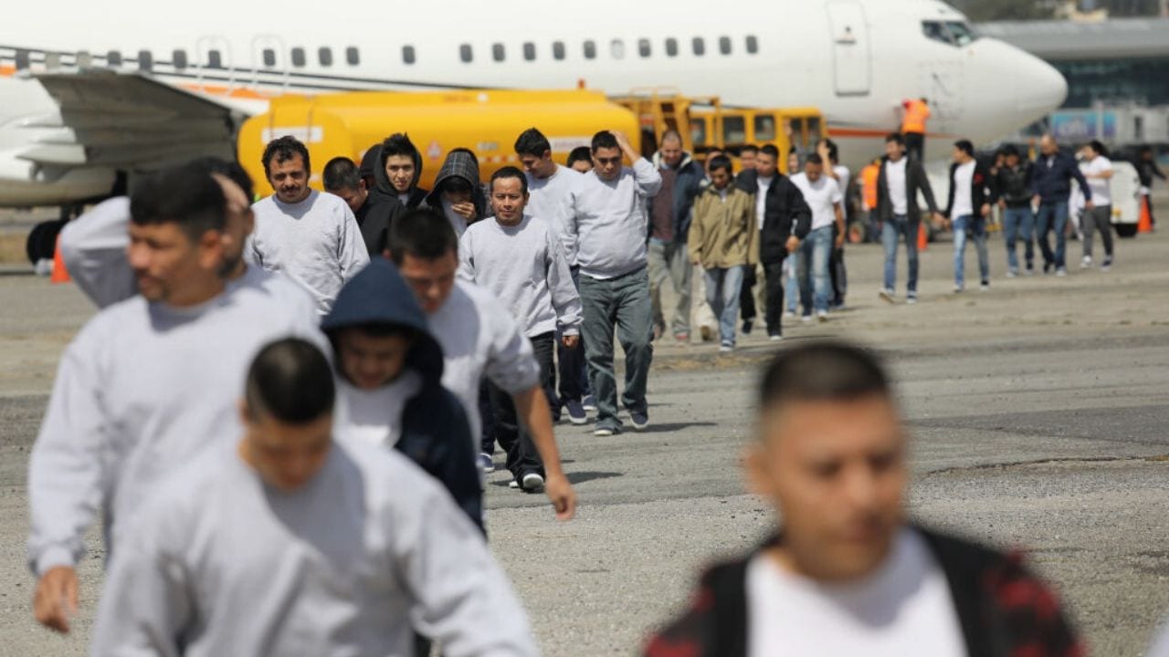 Imagen Principal de Nota: EE. UU. envió 22 vuelos con migrantes hondureños deportados en últimas tres semanas