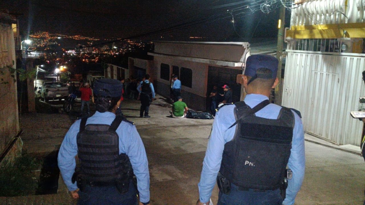 Imagen Principal de Nota: Nueva masacre deja tres personas asesinadas en la colonia Villa Nueva de la capital