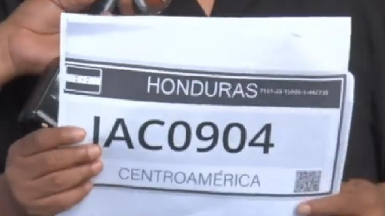 Imagen Principal de Nota: ¡No hay material! IP entrega placas impresas, pese a riesgo de falsificación