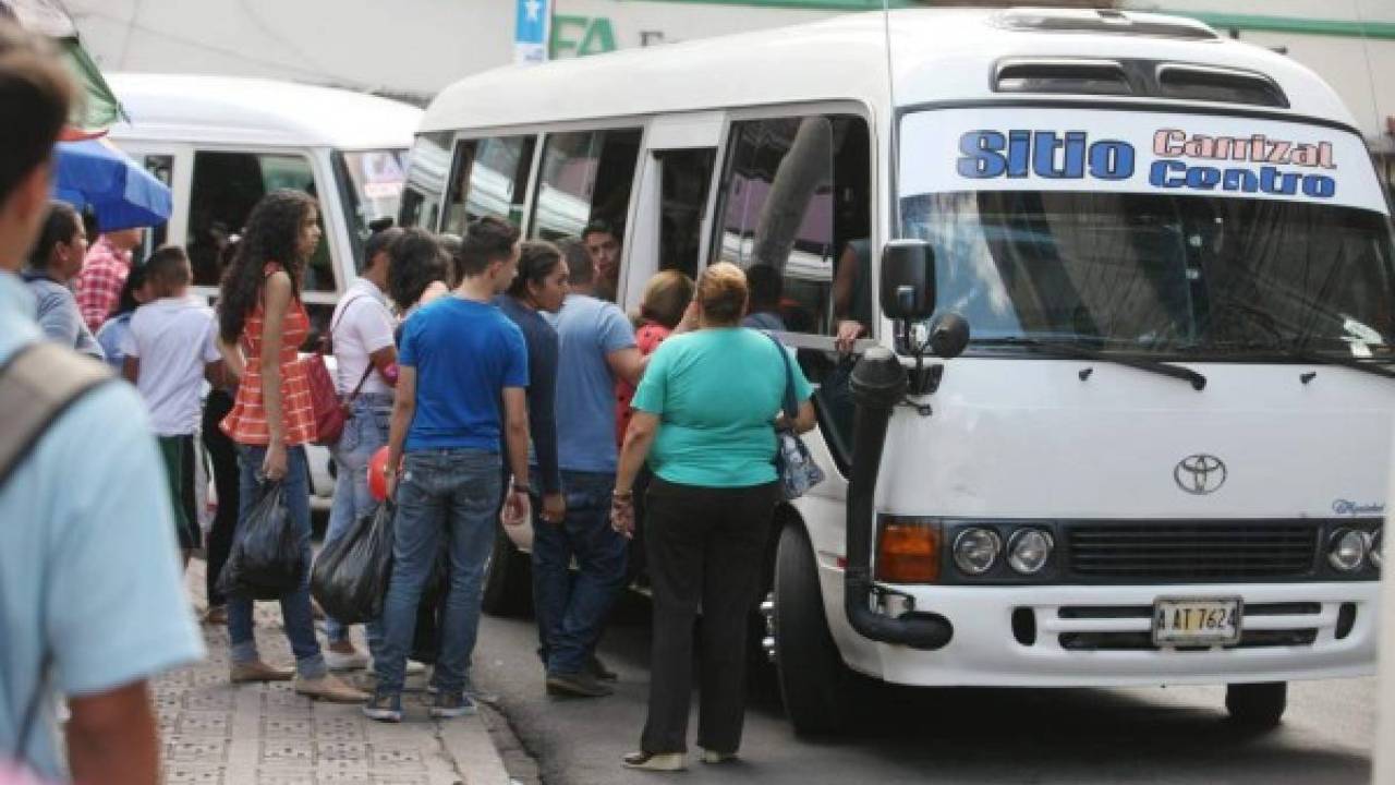 Imagen Principal de Nota: Aumento al pasaje en Honduras; Gobierno no pagó bono, según transportistas