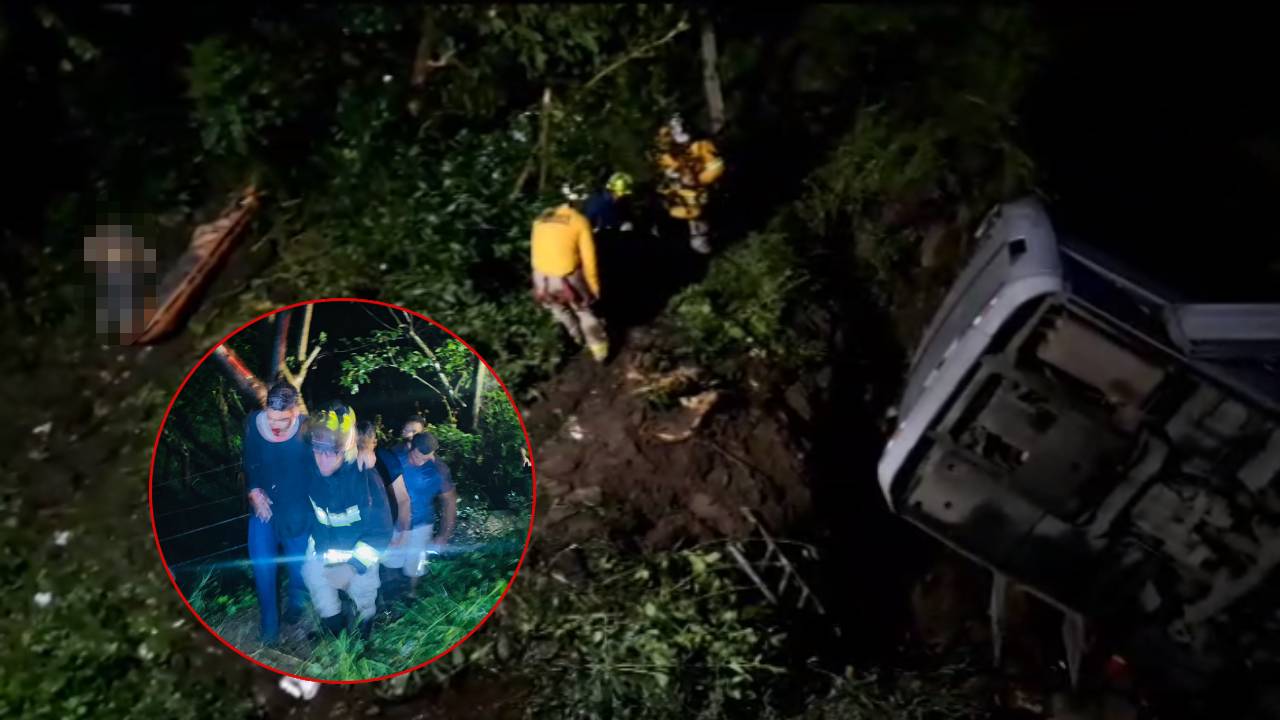 Imagen Principal de Nota: Varios migrantes muertos y otros heridos al volcar bus en Santa Rosa de Copán, occidente de Honduras