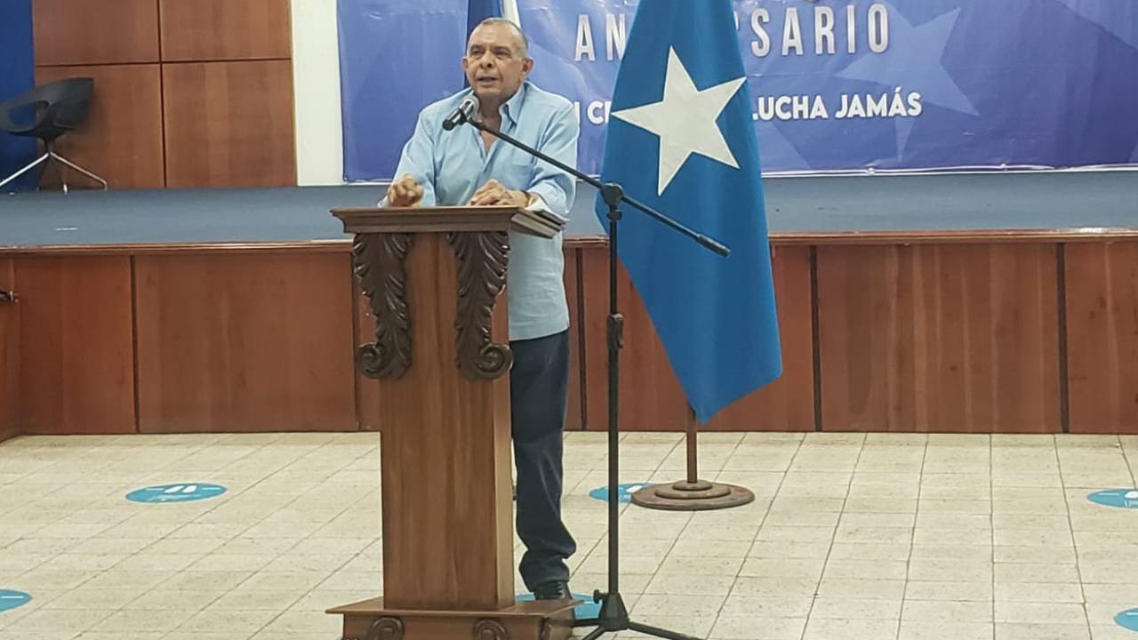 Imagen Principal de Nota: Pepe Lobo anuncia su regreso a política y envía mensaje a Mel Zelaya