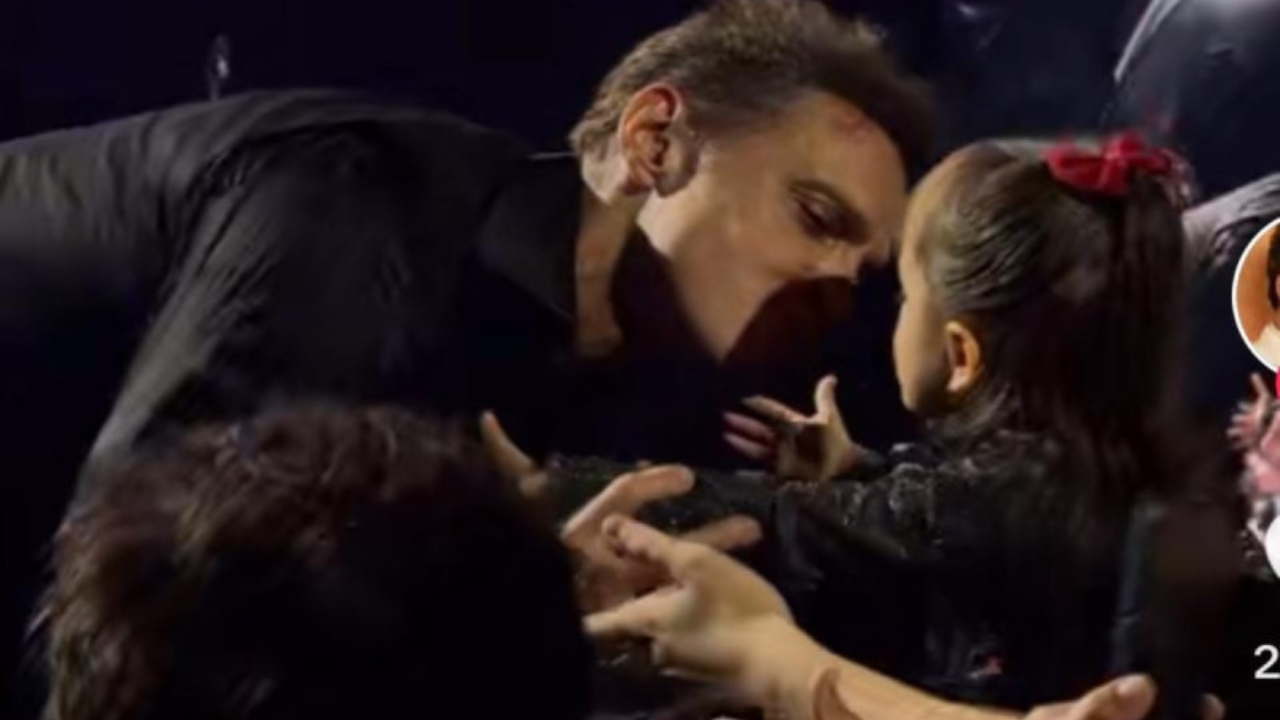 Imagen Principal de Nota: Luis Miguel besa a niña en concierto, ¿fue en la boca? Video genera polémica
